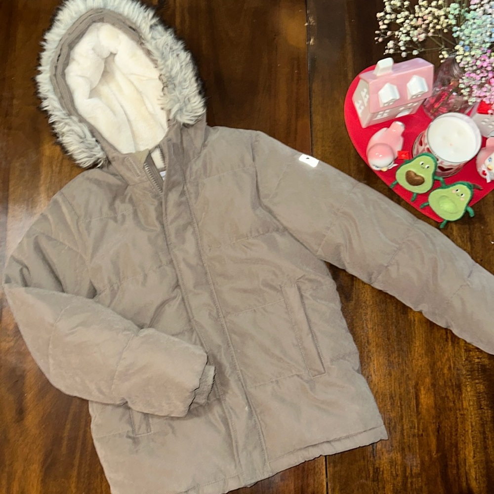 Pristine condition, very cozy & super warm Abercrombie Kids winter coat